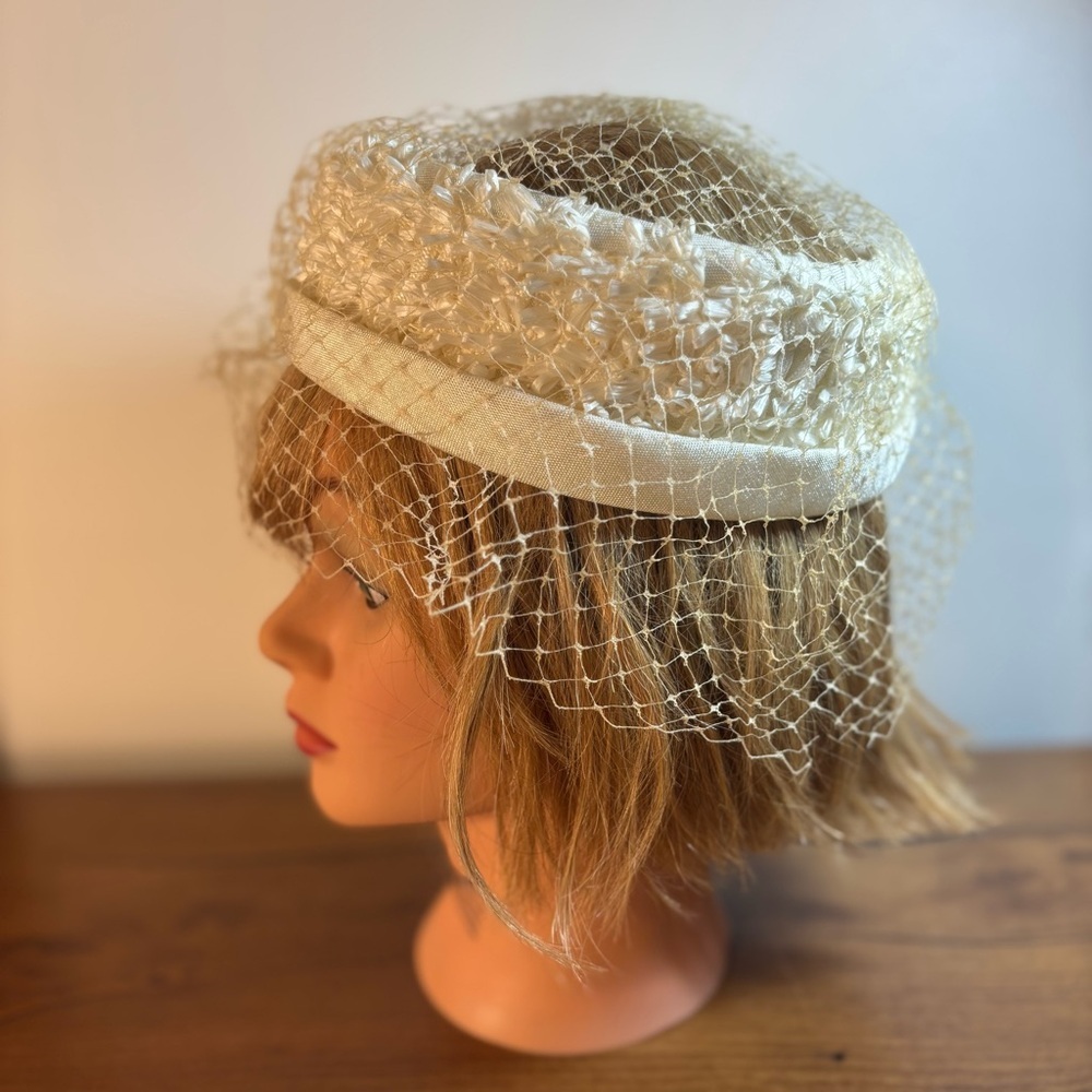 Vintage 1940s 1950s Pillbox Veiled Fascinator Woman’s Hat Crown Netting - Picture 5 of 11